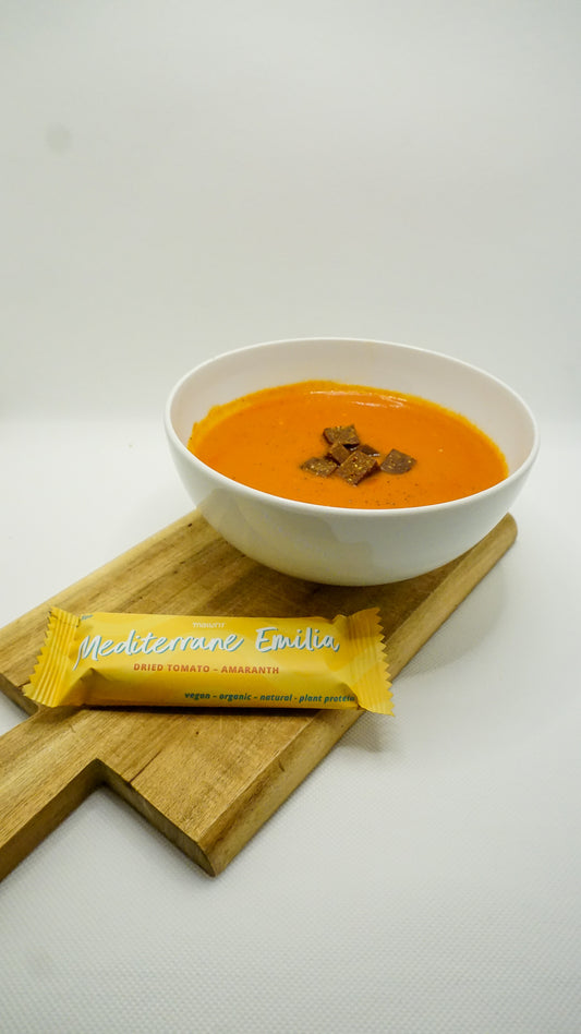 Geröstete Tomatensuppe mit mediterranen Croûtons