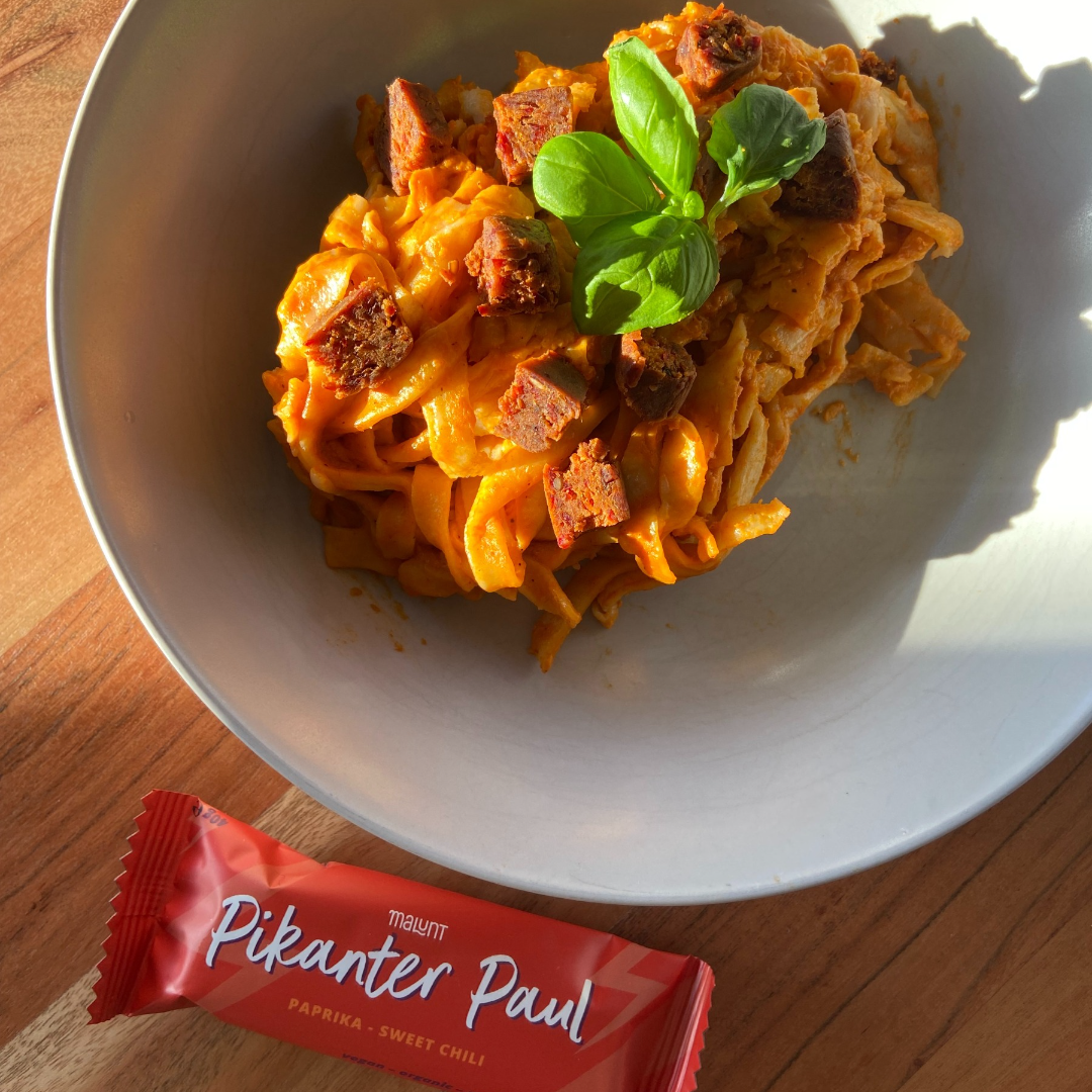 geröstete Paprika Pasta mit Paprika-Chili-Würfeln